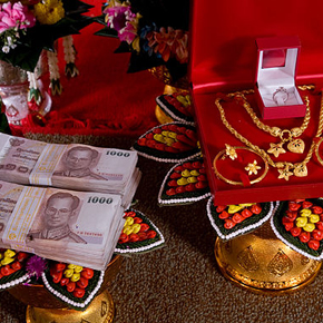 Bride price presentation at a Thai engagement ceremony. Thomas & Joanna Ainscough/Wikimedia Commons