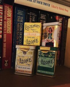 The Italian 'Leone' sweets in front of horror fiction